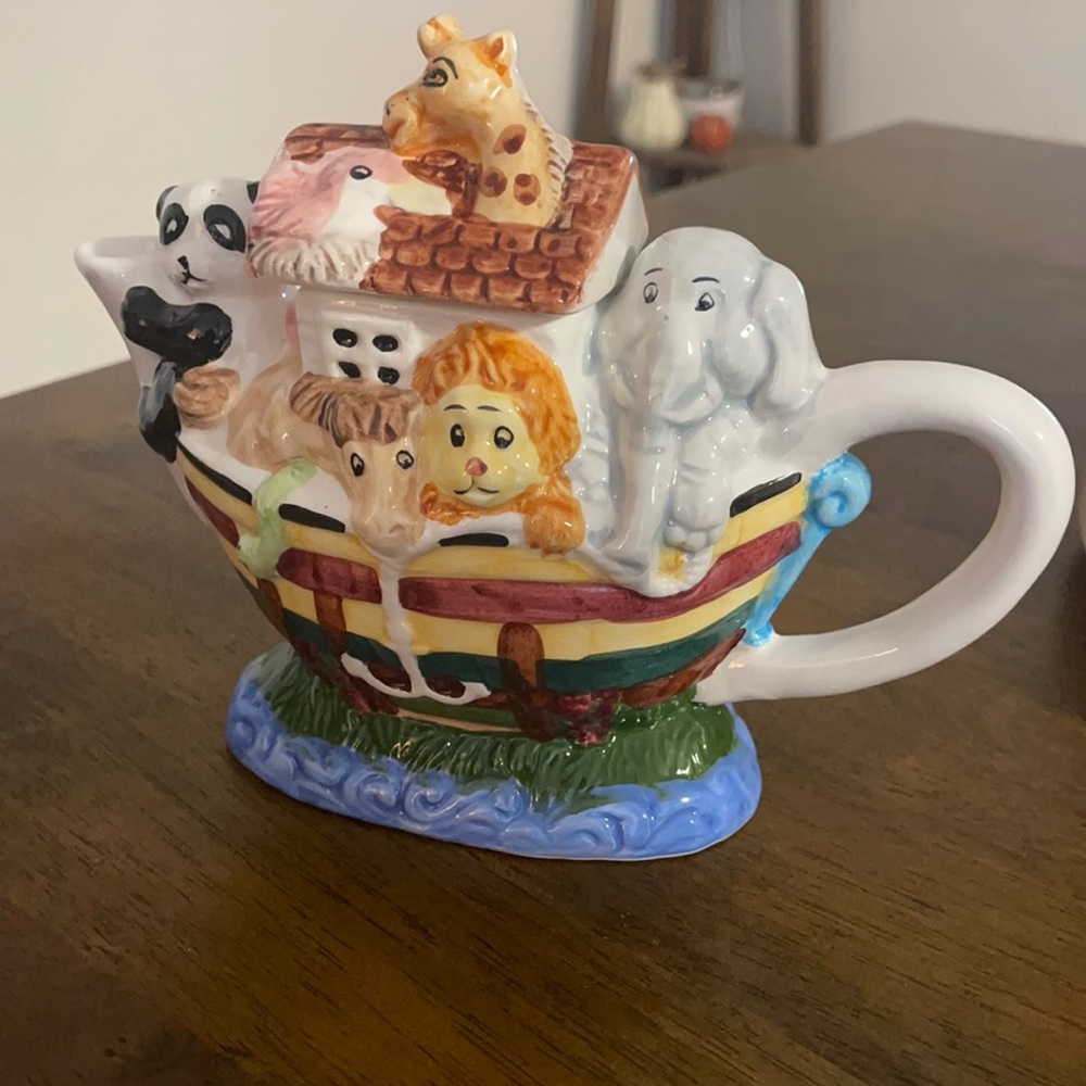New World Specialties Noah’s Ark Teapot Decor